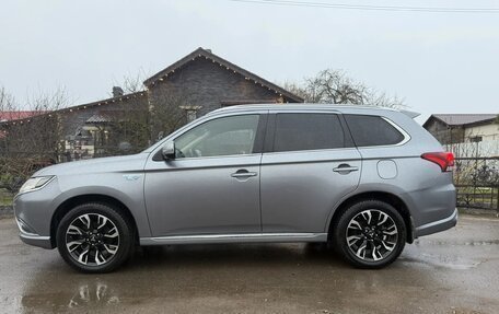 Mitsubishi Outlander III рестайлинг 3, 2016 год, 3 200 000 рублей, 8 фотография