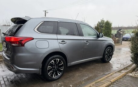 Mitsubishi Outlander III рестайлинг 3, 2016 год, 3 200 000 рублей, 4 фотография