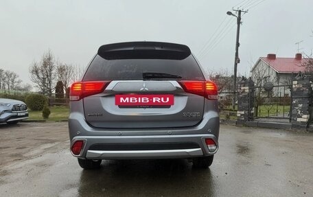 Mitsubishi Outlander III рестайлинг 3, 2016 год, 3 200 000 рублей, 6 фотография