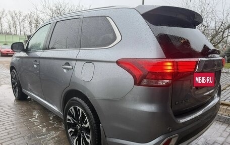 Mitsubishi Outlander III рестайлинг 3, 2016 год, 3 200 000 рублей, 5 фотография