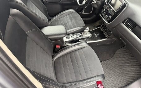 Mitsubishi Outlander III рестайлинг 3, 2016 год, 3 200 000 рублей, 20 фотография