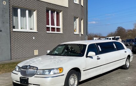 Lincoln Town Car III рестайлинг, 1999 год, 300 000 рублей, 1 фотография