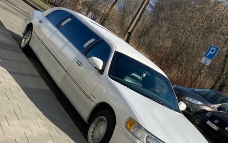 Lincoln Town Car III рестайлинг, 1999 год, 300 000 рублей, 3 фотография