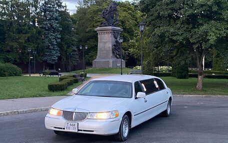 Lincoln Town Car III рестайлинг, 1999 год, 300 000 рублей, 7 фотография