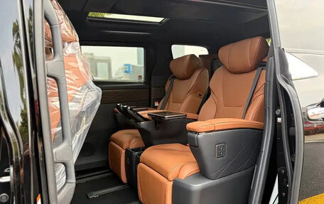 Toyota Alphard, 2024 год, 11 020 099 рублей, 13 фотография