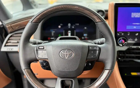 Toyota Alphard, 2024 год, 11 020 099 рублей, 9 фотография