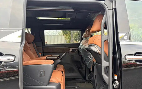 Toyota Alphard, 2024 год, 11 020 099 рублей, 19 фотография