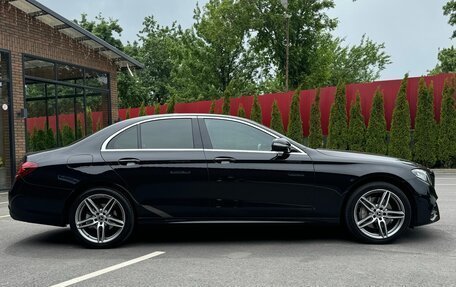 Mercedes-Benz E-Класс, 2019 год, 4 150 000 рублей, 3 фотография