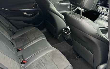 Mercedes-Benz E-Класс, 2019 год, 4 150 000 рублей, 18 фотография