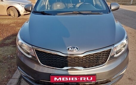 KIA Rio III рестайлинг, 2017 год, 990 000 рублей, 1 фотография