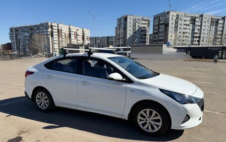 Hyundai Solaris II рестайлинг, 2021 год, 1 800 000 рублей, 4 фотография