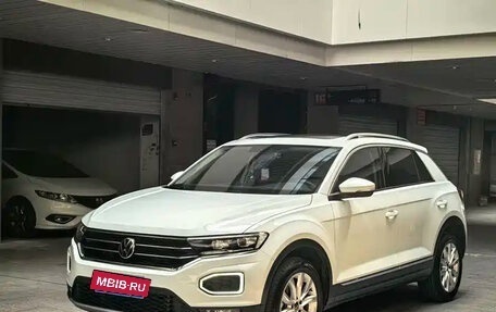 Volkswagen T-Roc I, 2022 год, 1 890 000 рублей, 1 фотография