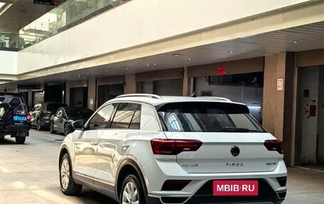 Volkswagen T-Roc I, 2022 год, 1 890 000 рублей, 6 фотография