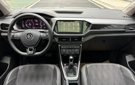 Volkswagen T-Cross I, 2023 год, 1 319 003 рублей, 8 фотография