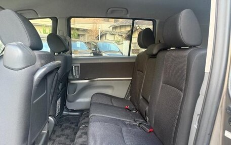 Toyota ISis I, 2017 год, 1 112 000 рублей, 14 фотография