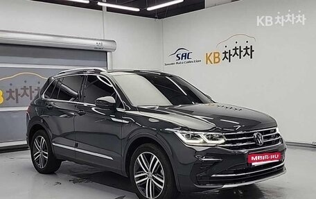 Volkswagen Tiguan II, 2023 год, 3 342 000 рублей, 2 фотография