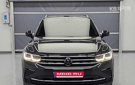 Volkswagen Tiguan II, 2023 год, 3 342 000 рублей, 3 фотография