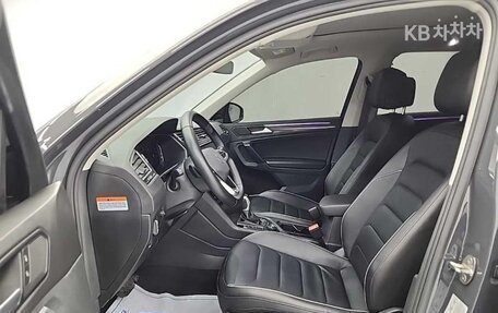 Volkswagen Tiguan II, 2023 год, 3 342 000 рублей, 7 фотография