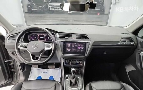 Volkswagen Tiguan II, 2023 год, 3 342 000 рублей, 5 фотография