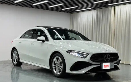 Mercedes-Benz A-Класс, 2023 год, 1 790 000 рублей, 3 фотография