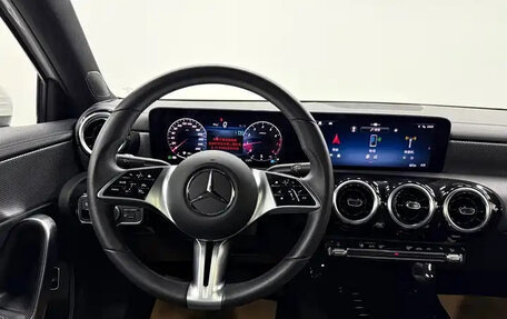 Mercedes-Benz A-Класс, 2023 год, 1 790 000 рублей, 8 фотография