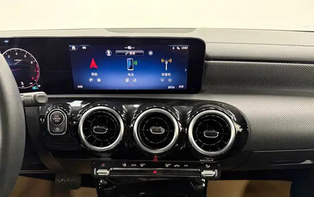 Mercedes-Benz A-Класс, 2023 год, 1 790 000 рублей, 10 фотография