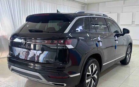 Volkswagen T-Roc I, 2023 год, 1 950 000 рублей, 2 фотография