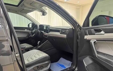 Volkswagen T-Roc I, 2023 год, 1 950 000 рублей, 8 фотография