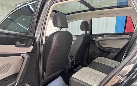 Volkswagen T-Roc I, 2023 год, 1 950 000 рублей, 10 фотография