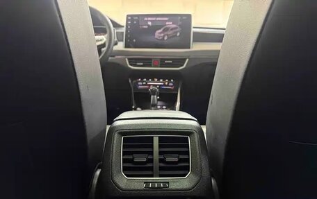 Volkswagen T-Roc I, 2023 год, 1 950 000 рублей, 18 фотография