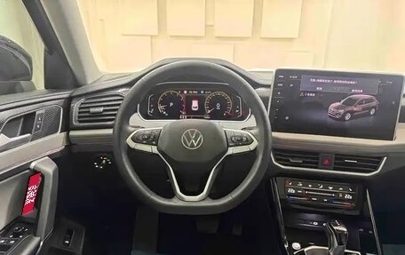 Volkswagen T-Roc I, 2023 год, 1 950 000 рублей, 20 фотография