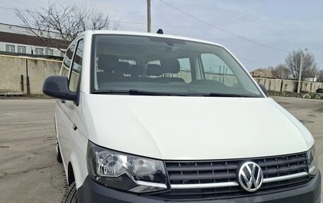 Volkswagen Caravelle T6 рестайлинг, 2018 год, 3 550 000 рублей, 4 фотография