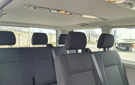 Volkswagen Caravelle T6 рестайлинг, 2018 год, 3 550 000 рублей, 11 фотография