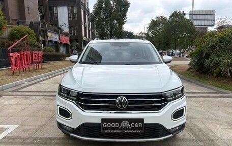 Volkswagen T-Roc I, 2022 год, 1 576 881 рублей, 2 фотография