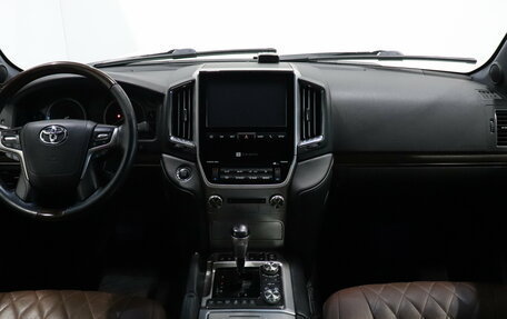 Toyota Land Cruiser 200, 2017 год, 8 295 000 рублей, 6 фотография