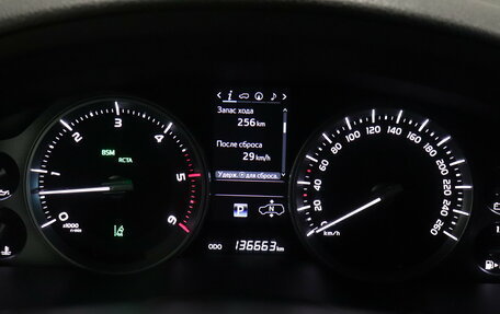 Toyota Land Cruiser 200, 2017 год, 8 295 000 рублей, 9 фотография