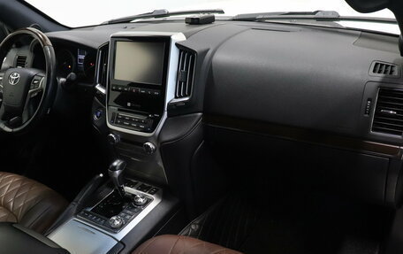 Toyota Land Cruiser 200, 2017 год, 8 295 000 рублей, 5 фотография