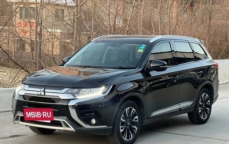 Mitsubishi Outlander III рестайлинг 3, 2022 год, 2 120 000 рублей, 3 фотография