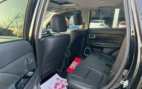 Mitsubishi Outlander III рестайлинг 3, 2022 год, 2 120 000 рублей, 9 фотография