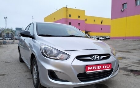 Hyundai Solaris II рестайлинг, 2014 год, 750 000 рублей, 1 фотография