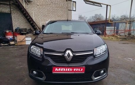 Renault Sandero II рестайлинг, 2015 год, 900 000 рублей, 1 фотография