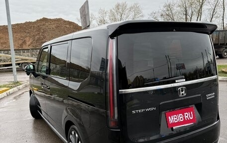 Honda Stepwgn, 2022 год, 3 290 000 рублей, 5 фотография