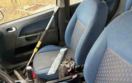 Ford Fiesta, 2004 год, 130 000 рублей, 6 фотография