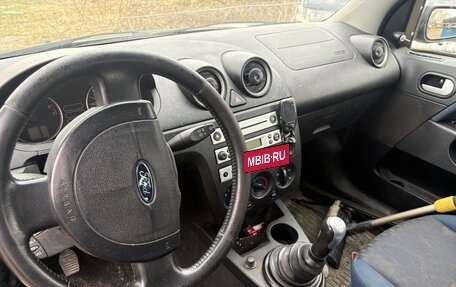 Ford Fiesta, 2004 год, 130 000 рублей, 3 фотография