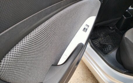 Hyundai Solaris II рестайлинг, 2014 год, 750 000 рублей, 9 фотография