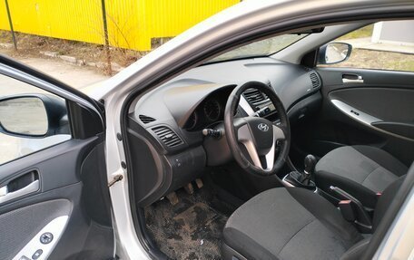 Hyundai Solaris II рестайлинг, 2014 год, 750 000 рублей, 19 фотография