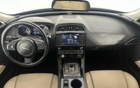 Jaguar XE I рестайлинг, 2016 год, 1 350 000 рублей, 11 фотография