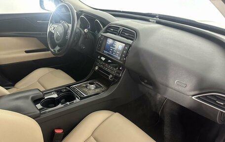 Jaguar XE I рестайлинг, 2016 год, 1 350 000 рублей, 9 фотография