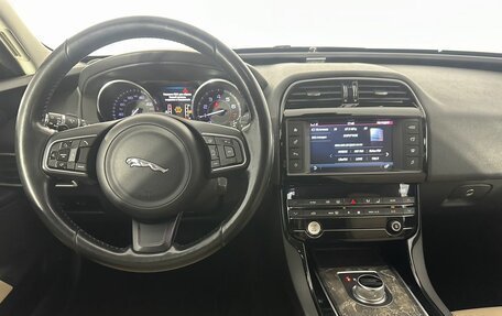 Jaguar XE I рестайлинг, 2016 год, 1 350 000 рублей, 12 фотография