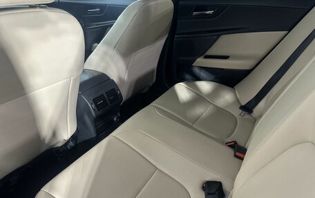 Jaguar XE I рестайлинг, 2016 год, 1 350 000 рублей, 18 фотография